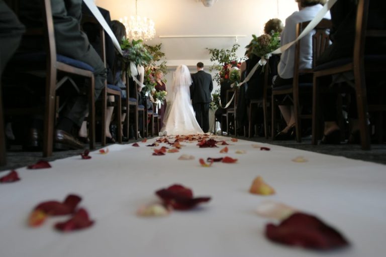 3 Important Tips for DIY Online Wedding Invitations