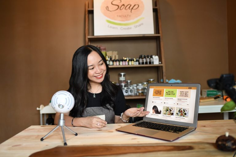 DIY Skincare Has Never Been So Exciting with Soap Faculty’s Engaging Workshops & Online Learning