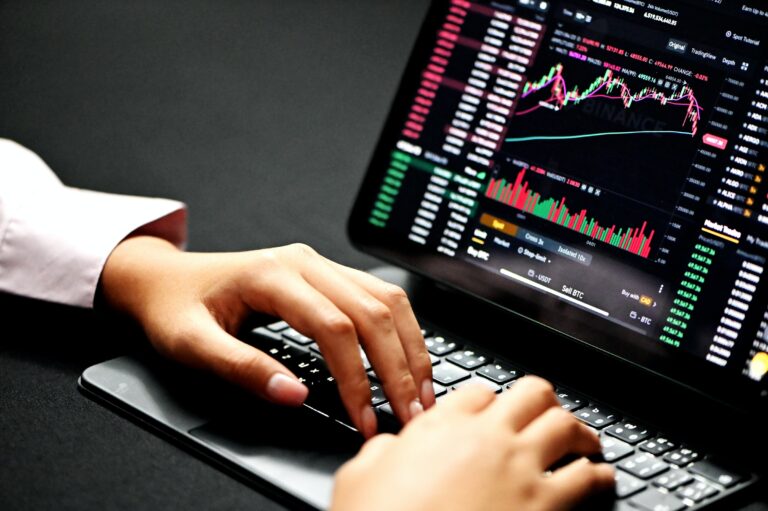 SELL or HODL – The Everlasting Question For Crypto Owners
