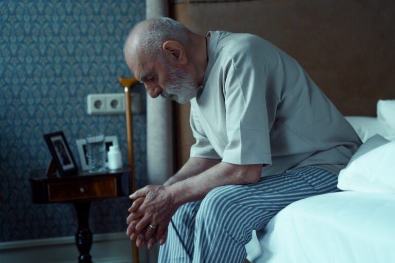 4 Signs Your Elderly Loved One May Be a Victim of Nursing Home Abuse